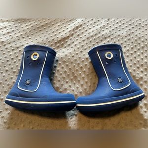Blue rain boots by crocs boys size 1